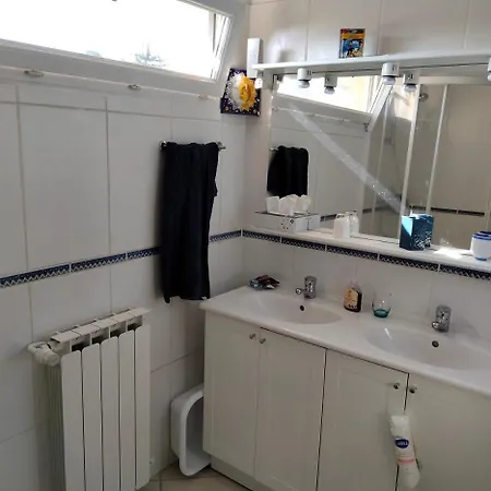 Gde Chambre Meublee Independante, Sde-wc, Pause Dej' 3*