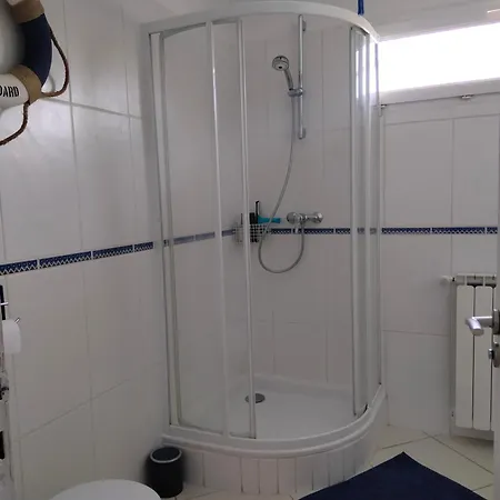 Penzion Gde Chambre Meublee Independante, Sde-wc, Pause Dej' 3*