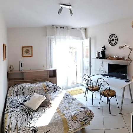 Gde Chambre Meublee Independante, Sde-wc, Pause Dej' 3*